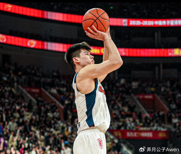 陈家政失误遭杜锋换下 球迷质疑广东队用人策略