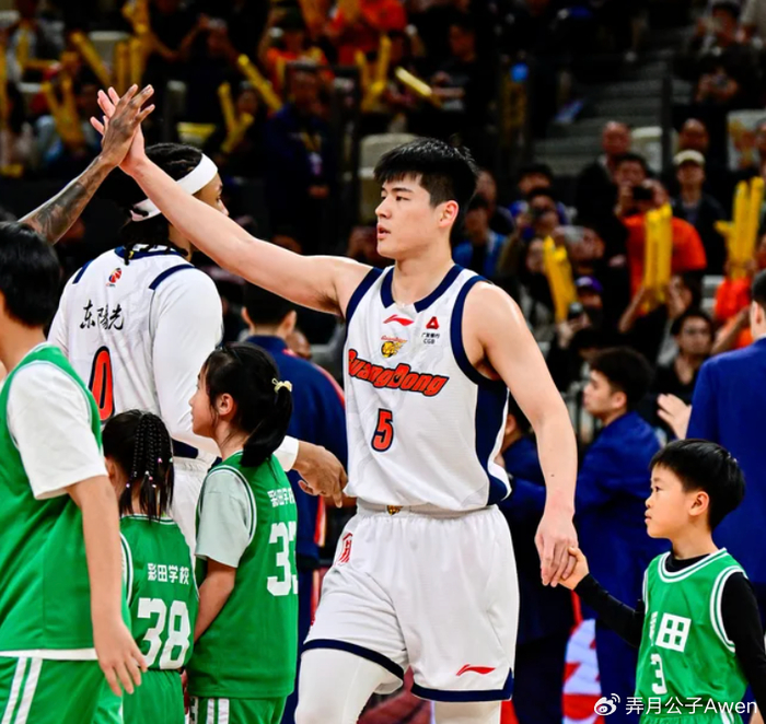 陈家政失误遭杜锋换下 球迷质疑广东队用人策略