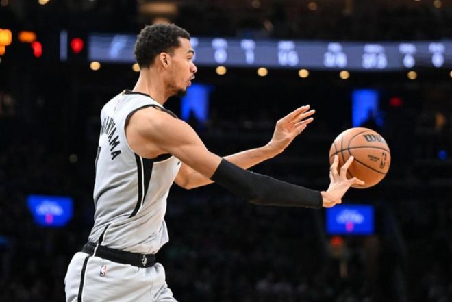 马刺大胜火箭文班亚马29分统治攻防