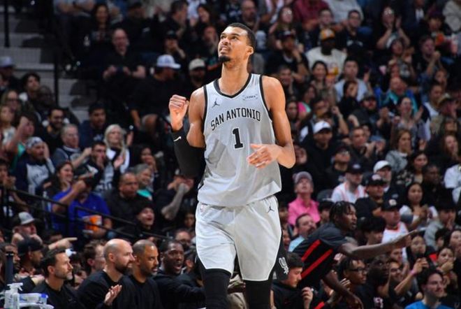 马刺大胜火箭文班亚马29分统治攻防