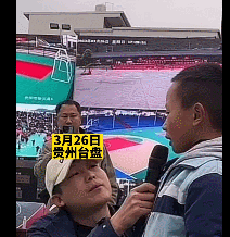黔东南州队6865力克遵义市队 捧起村BA总决赛冠军