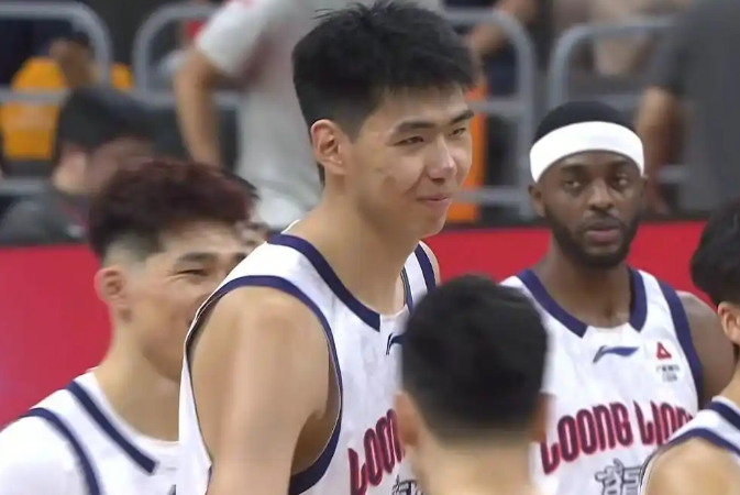 广东男篮季后赛首战惨败广州男篮 徐昕率队完成